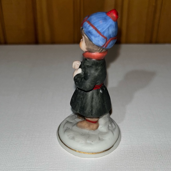 Vintage Hand Painted Porcelain Figure - Picture 4 of 5